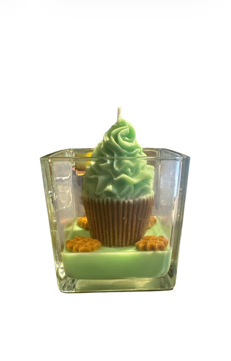 Mint and fudge cupcake candle